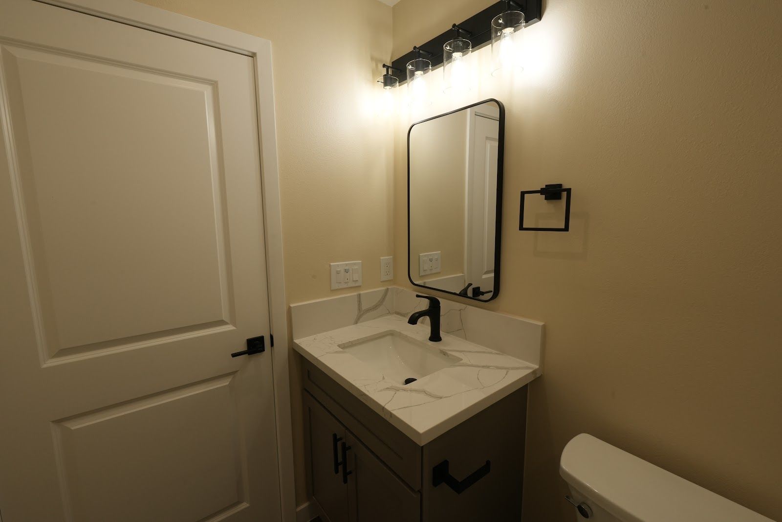 S Palm Grove Ave, Los Angeles — Finished interior — project photo 3